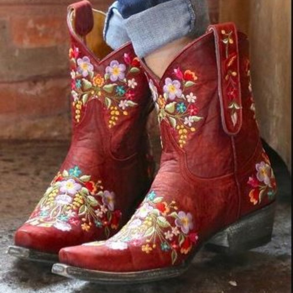 Red embroidered floral shortie cowgirl boots size 10/11 👢👢👢